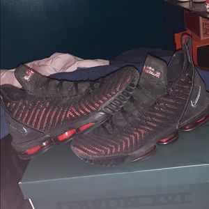 LeBron 16 “fresh Bred”